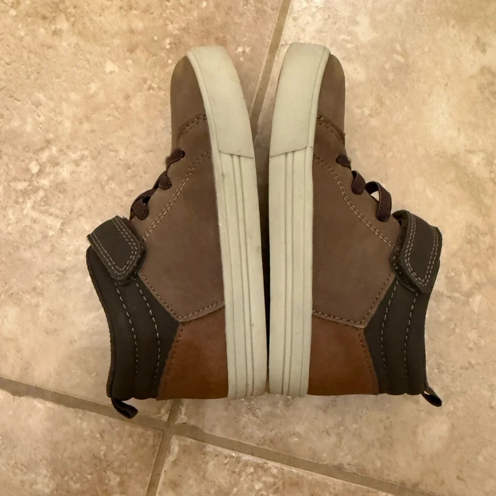 OSHKOSH B’GOSH toddlers boys high top Cesc Sneaker Boots